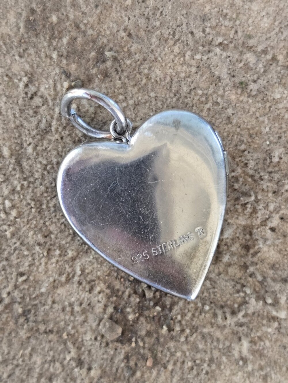Brushed 925 sterling silver diamond star/sun burst center heart locket - Picture 13 of 16